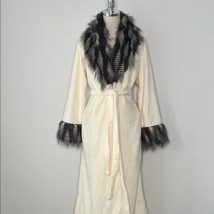 Elegant Adrienne Landau Cream Robe with faux Fur Trim